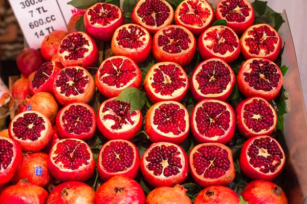 Tasty garnets at a farmers market — Stock Photo, Image