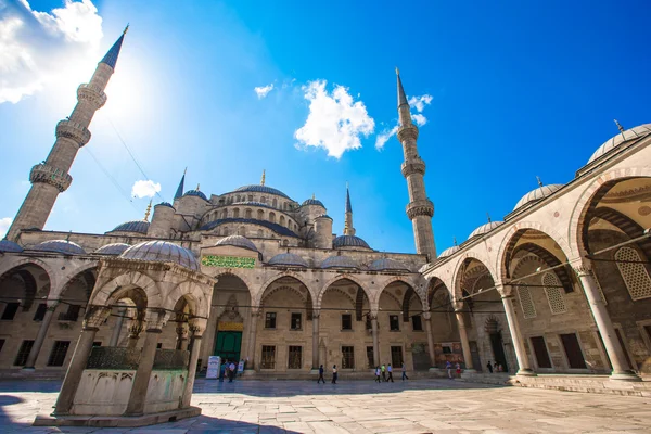 Pátio da Mesquita Azul Sultão Ahmed em Istambul, Turquia — Fotografia de Stock