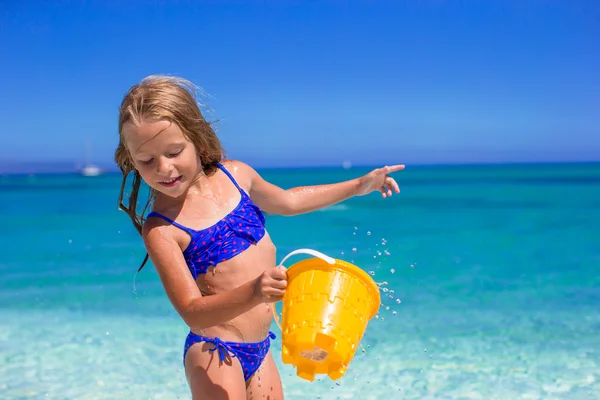 Adorable little girl have fun with beach toy during tropical vacation — Stock Photo, Image