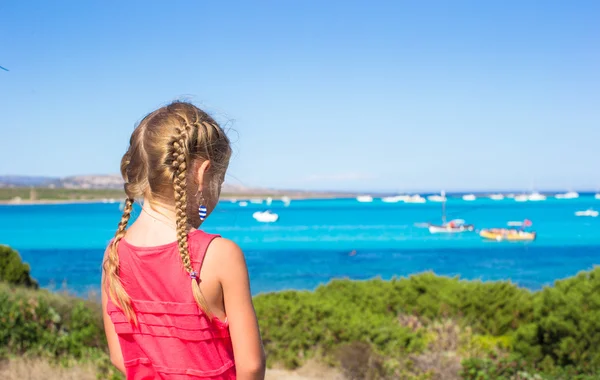 Little adorable girl enjoying beautiful view of turquoise sea — Stock Photo, Image