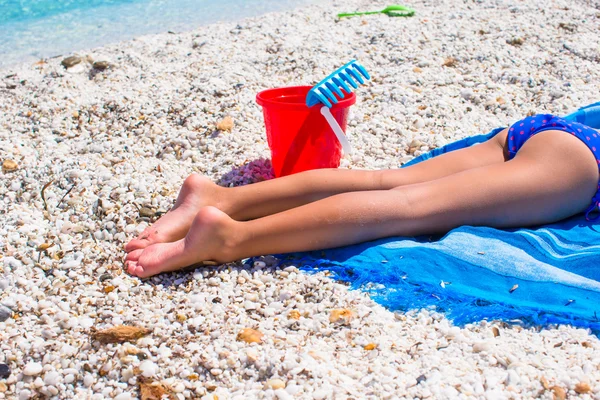 Niña pequeña mojada: imágenes, fotos de stock libres de derechos