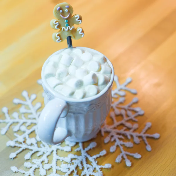 Hot chocolate with marshmallows and cute tea spoon closeup — Stock Photo, Image