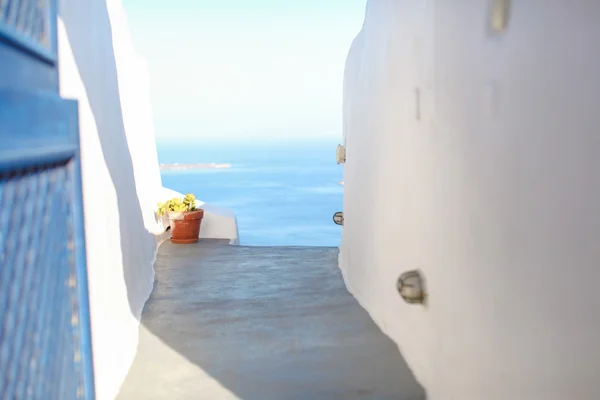 Maravillosa vista de los edificios de la ciudad en Santorini, Grecia —  Fotos de Stock