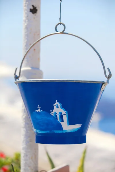 Traditional Greek pots in the houses of Santorini, Greece — Stock Photo, Image