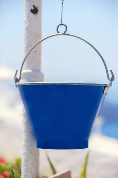 Pots traditionnels grecs dans les maisons de Santorin, Grèce — Photo