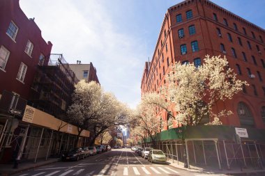 West Village New York Manhattan adlı boş sokaklarda