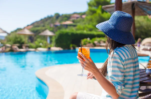 Young woman with cocktail in tropical cafe at exotic resort — Stock Photo, Image