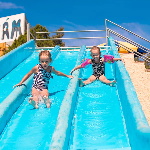 Little adorable girls at aquapark during summer vacation — Stockfoto