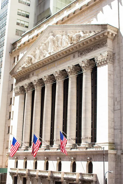 Bolsa de Valores de Nova Iorque no distrito financeiro de Manhattan — Fotografia de Stock