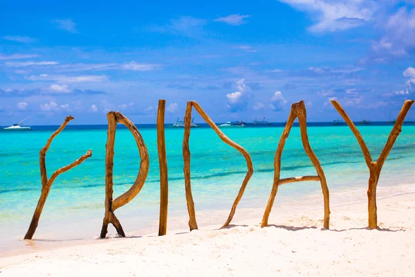 Perfect white sandy beach and turquoise sea on tropical island with wooden letters made Friday word — Stock Photo, Image