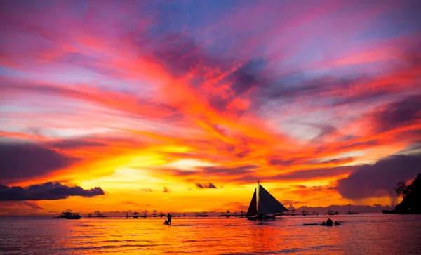 Sailing boat to the sunset — Stock Photo, Image