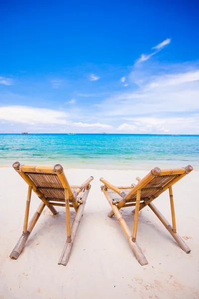 Beach chairs on perfect tropical white sand beach — Stock Photo, Image