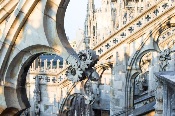 Střešní dómu katedrály, Milán, Itálie — Stock fotografie