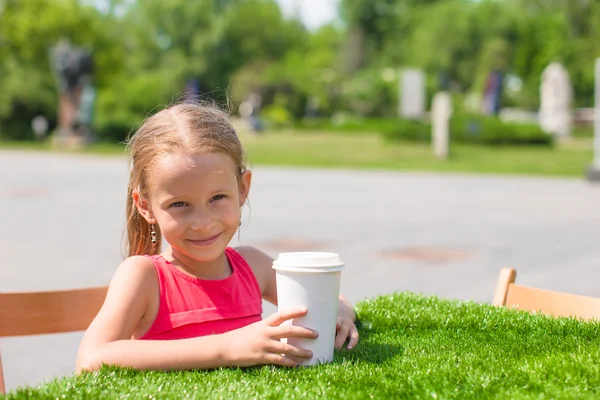 Little adorable girl at outdoor cafe on warm summer day — Stock Photo, Image