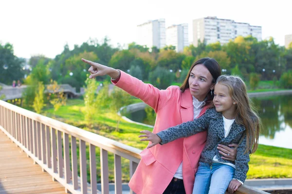 Happy mother and adorable girl enjoying warm autumn day — Stock Photo, Image