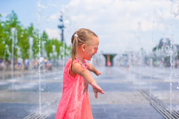 Adorable girl have fun at hot sunny day — Stock Photo, Image