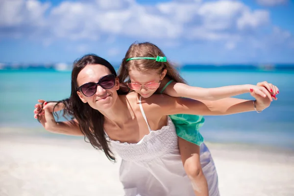 Adorable little girl have fun outdoor, Corsica — Stock Photo, Image