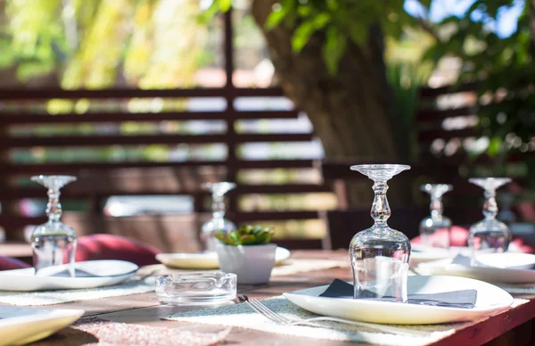 Served table set at outdoor cafe — Stock Photo, Image