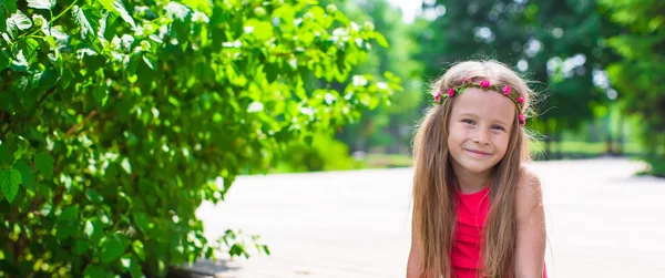 Portrait of adorable little girl on a warm summer day — Stock Photo, Image