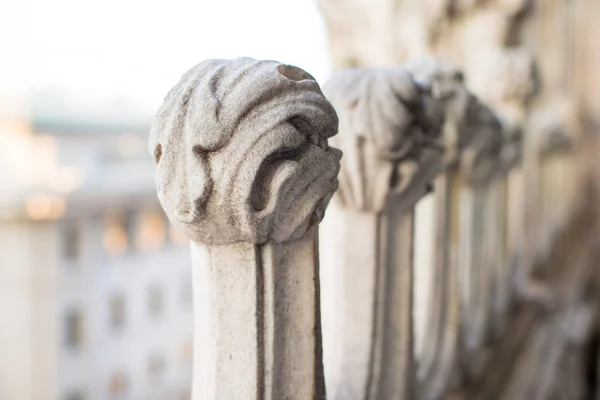 Acoperișul catedralei Duomo, Milano, Italia — Fotografie, imagine de stoc