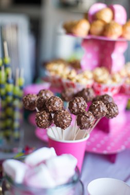 çikolata cakepops tarih tatil tatlı masasında çocuğun doğum günü partisi