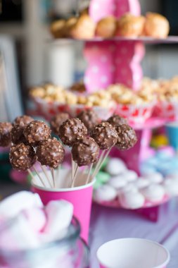 çikolata cakepops tarih tatil tatlı masasında çocuğun doğum günü partisi