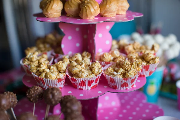 Portion popcorn on kids party on sweet dessert table — Stock Photo, Image