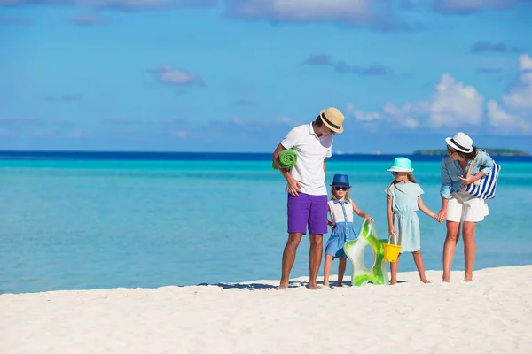 Happy beautiful family on white beach during summer vacation — Stock Photo, Image