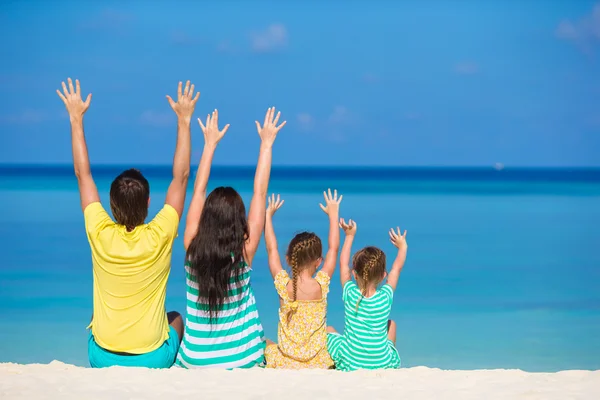 Rodzinne wakacje na plaży — Zdjęcie stockowe