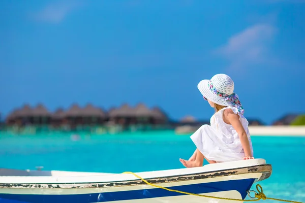 Adorable little girl on boat during summer vacation — Stock Photo, Image