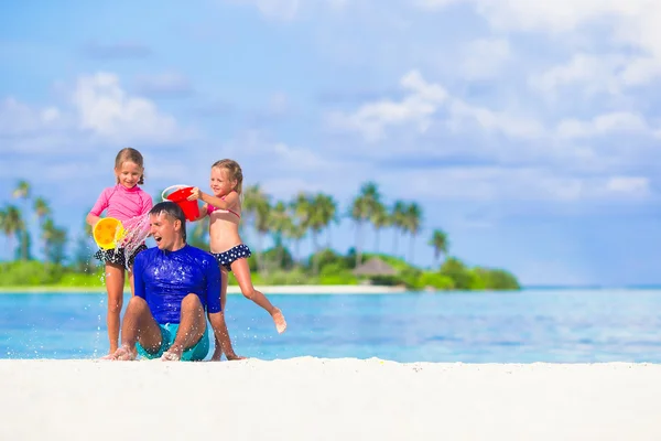 Cute little girls having fun with dad on white beach — Stock Photo, Image