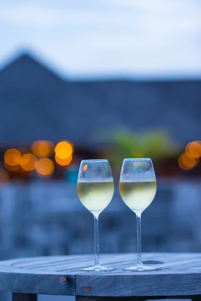 Two glasses of tasty white wine at sunset — Stock Photo, Image