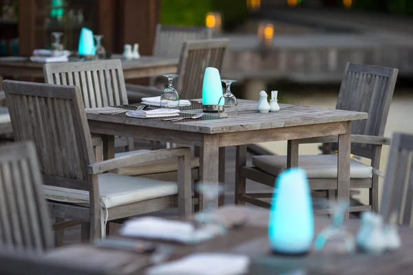 Verano vacío al aire libre cafetería en la isla exótica —  Fotos de Stock