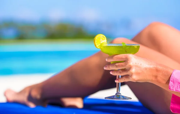 Young woman with tasty cocktail on beach loungers — Stock Photo, Image