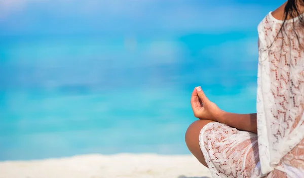 Young woman in the lotus posture close up — Stock Photo, Image