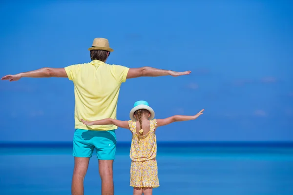 Happy father and his adorable little daughter together outdoor — Stock Photo, Image