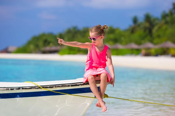 Adorable little girl on boat during summer vacation — Stock Photo, Image