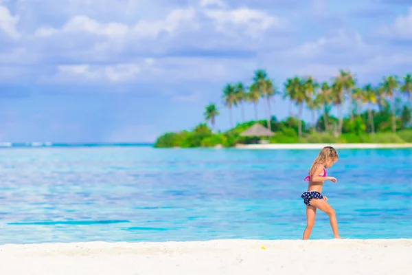 Adorable happy little girl have fun at shallow water on beach vacation — Stock Photo, Image