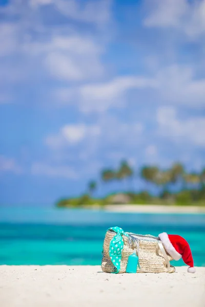 Beach accessories with Santa Hat on white tropical beach — Stock Photo, Image