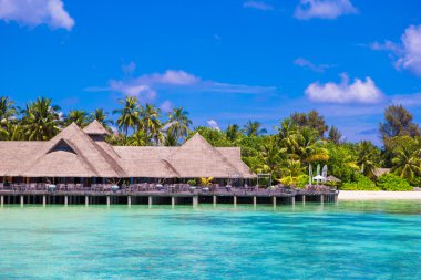 Yaz boş açık kafe egzotik Island Hint Okyanusu kıyısında