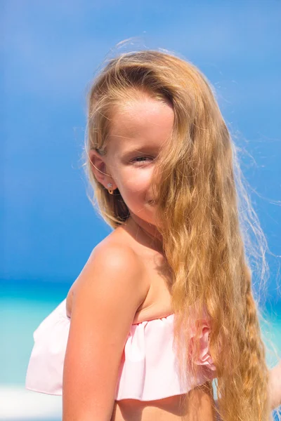 Portrait of beautiful little girl outdoor — Stock Photo, Image