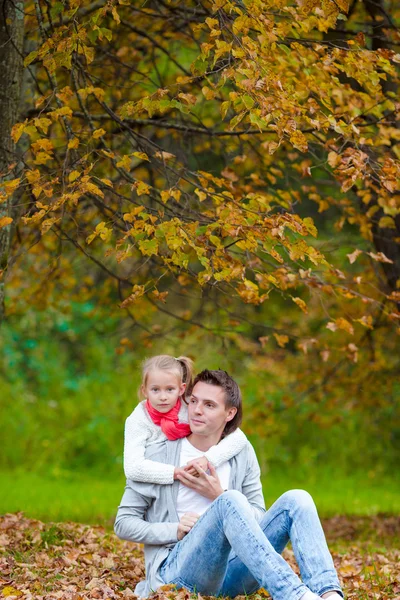 Young father with little daughter in autumn park outdoors — Stock Photo, Image