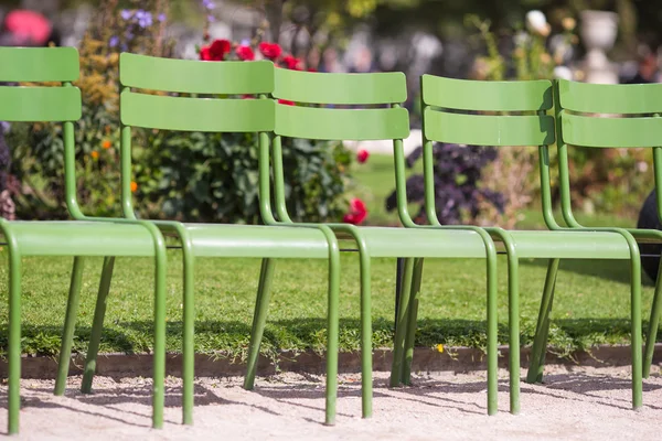 Traditional green chairs in the Tuileries garden in Paris, France — Stock Photo, Image