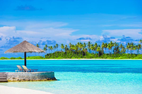 Belle vue tropicale de l'île idéale parfaite dans l'océan Indien — Photo