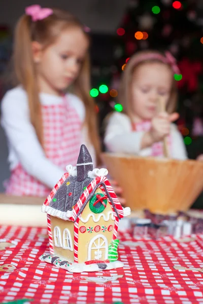 Adorable girls baking gingerbread cookies for Christmas at home kitchen — Stock Photo, Image