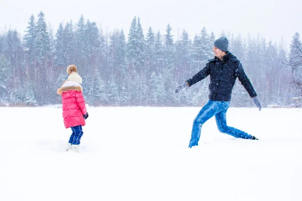 Happy family enjoy winter snowy day — Stock Photo, Image
