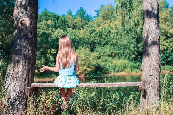 Happy adorable little girl enjoy summer day outdoors — Stock Photo, Image