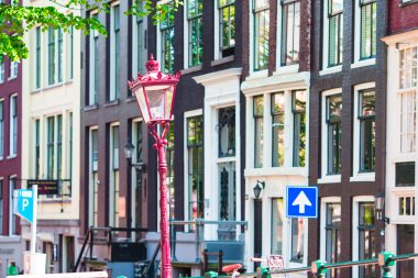 Geleneksel Hollanda binalar ve bloklar içinde daireler eski Amsterdam, Hollanda