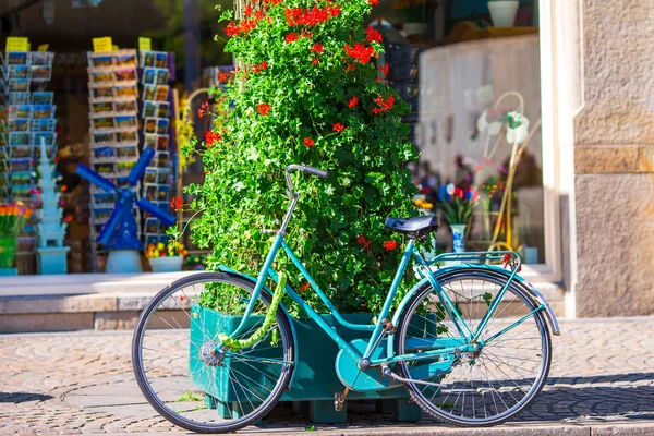 Vélos colorés dans les rues d'Amsterdam, Pays-Bas — Photo