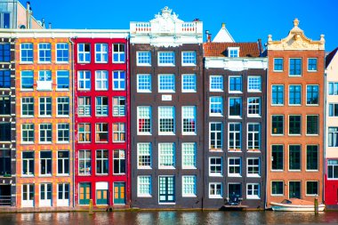 Hollanda, Amsterdam 'da geleneksel ortaçağ evleri